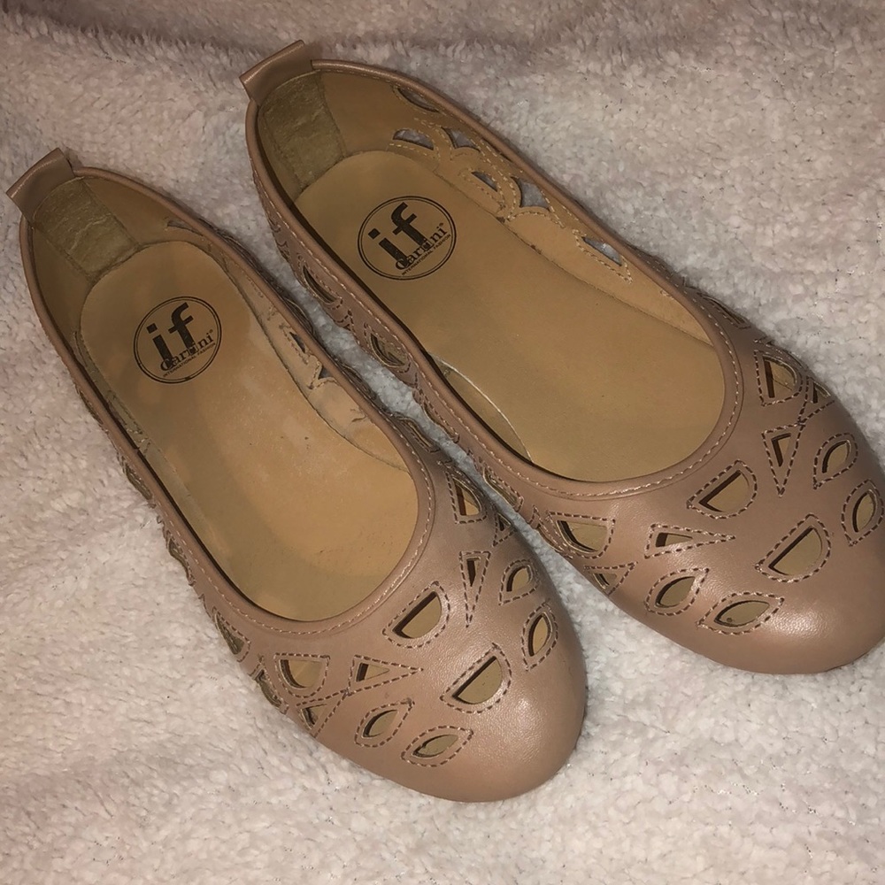 Carrini IF (international fashion) Flats : 8.5